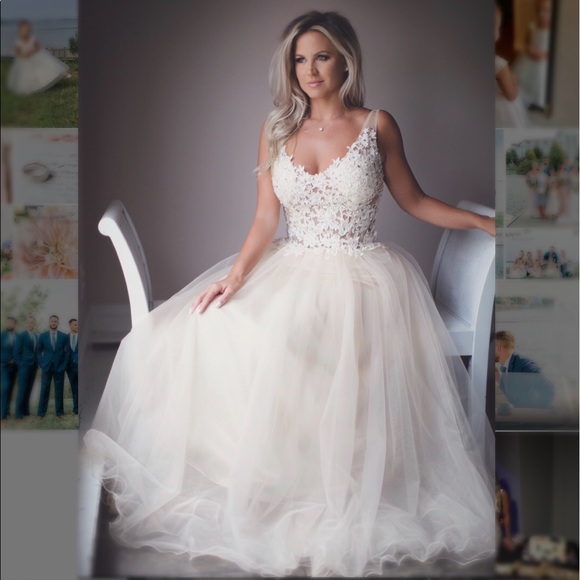 Dresses & Skirts - SALE🥳🥳Wedding dress (cream and blush)